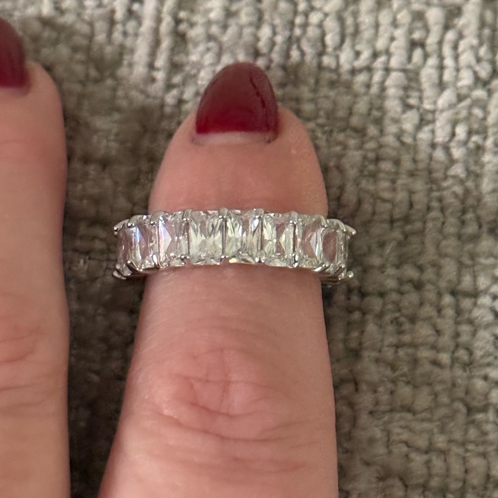 Dazzling Silver Women's Ring with Clear Stones